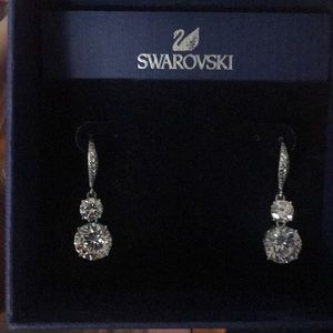 Swarovski Crystal diamond Earrings NIB